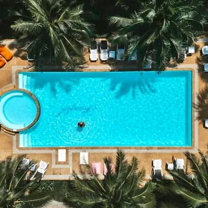 Peaceful , Long - Resort